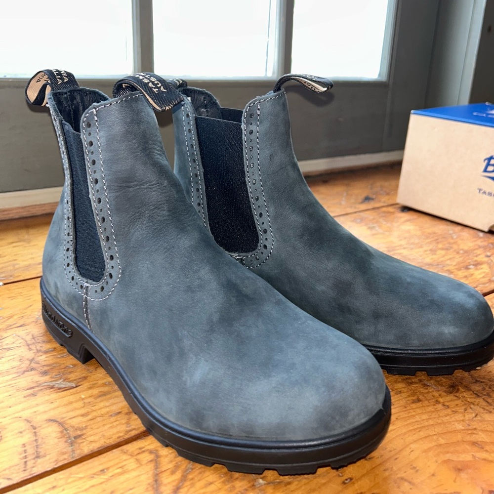 women’s rustic black blundstone boots